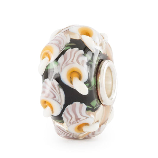 Funghetti della Forza Trollbeads | Beads in vetro che raffigura dei funghi a strisce bianche e rosa. | TGLBE-20423